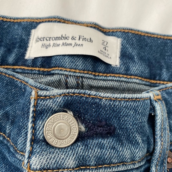 NWT Abercrombie High Rise Mom Jean size 27/4 - Picture 8 of 12